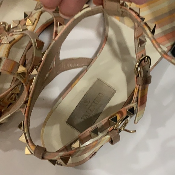 VALENTINO ROCKSTUD SANDAL - Picture 3 of 3